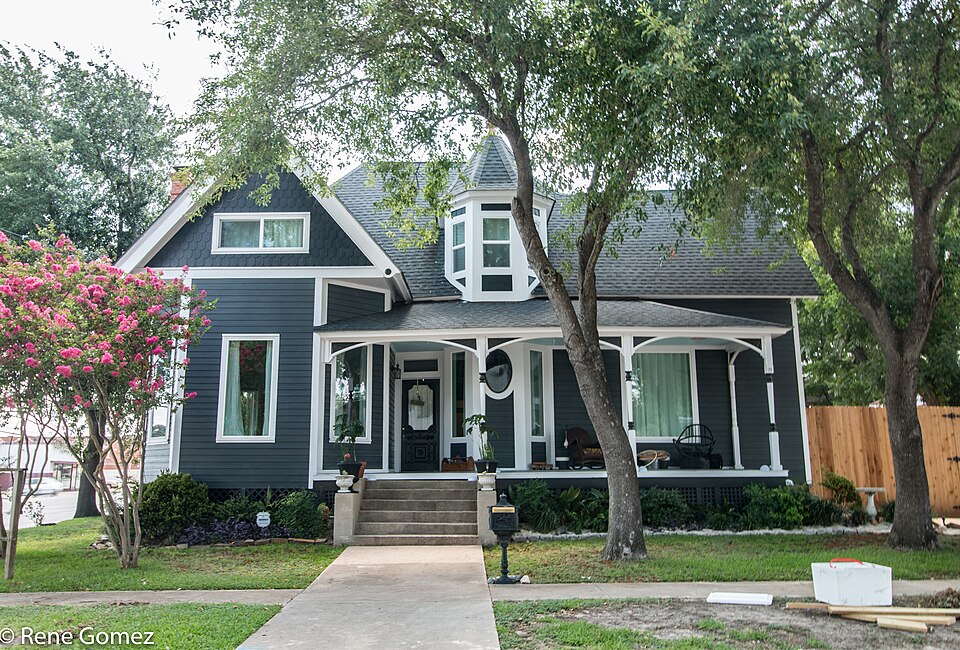 Photograph of House at 109 N. Sterling