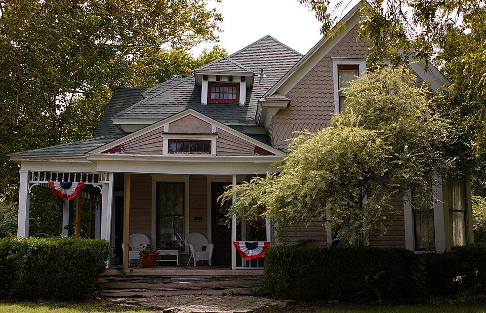 Photograph of House at 1303 W. Louisiana