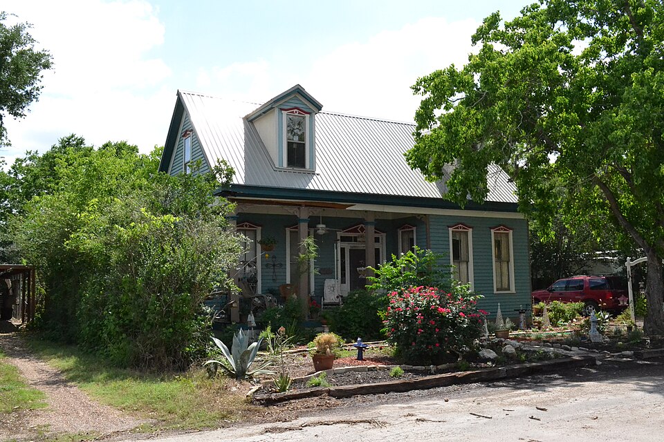 Photograph of House at 609 East Live Oak