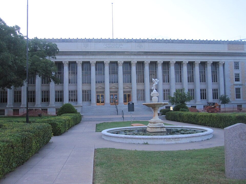 Photograph of Tom Green County Courthouse