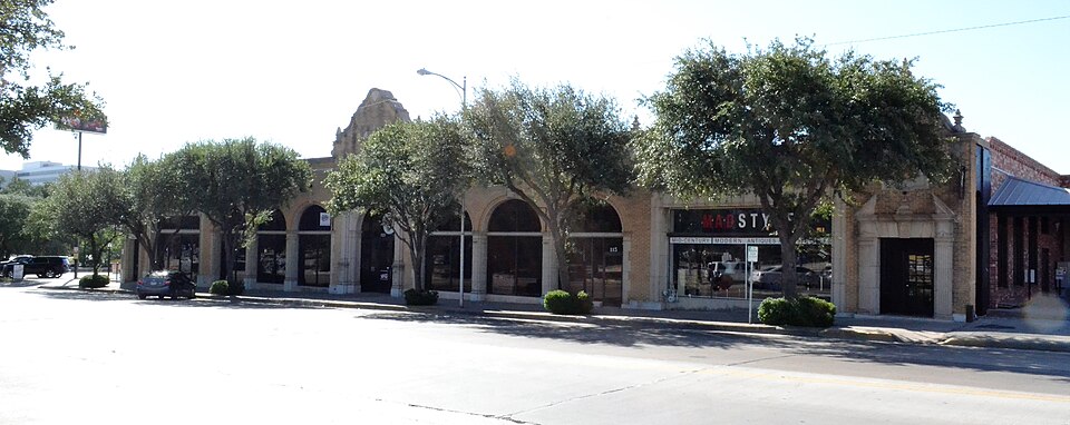 Photograph of Building at 113-119 East Concho