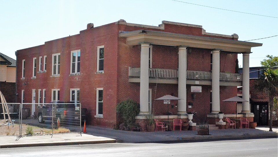 Photograph of Oakes Hotel Building
