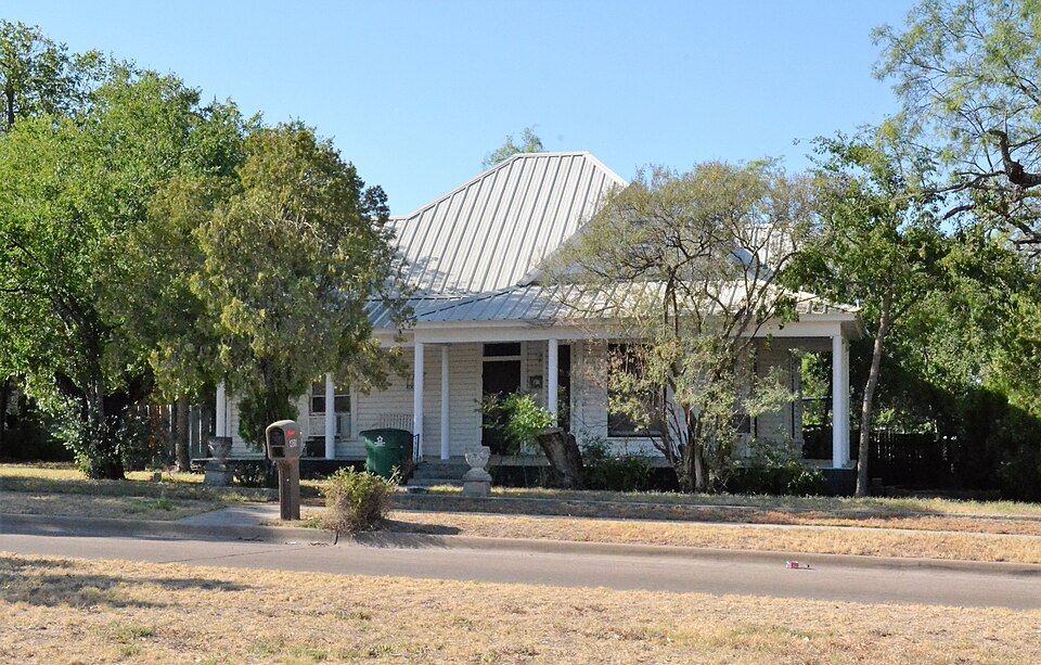 Photograph of House at 405 Preusser