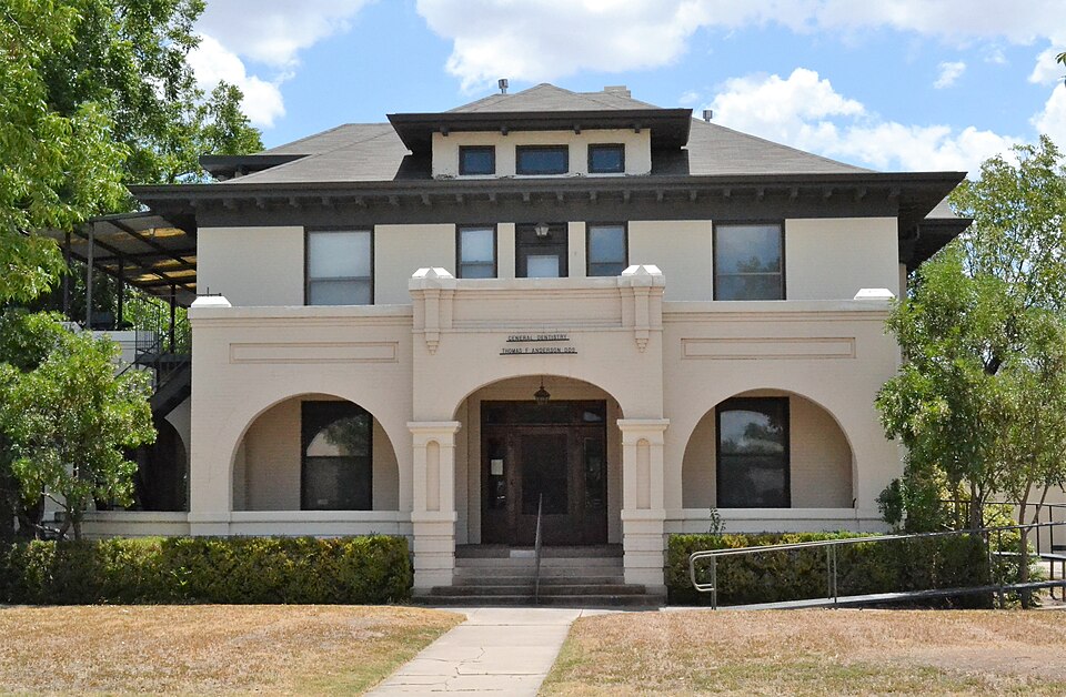 Photograph of House at 421 West Twohig