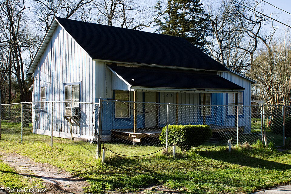 Photograph of Keltys Worker Housing