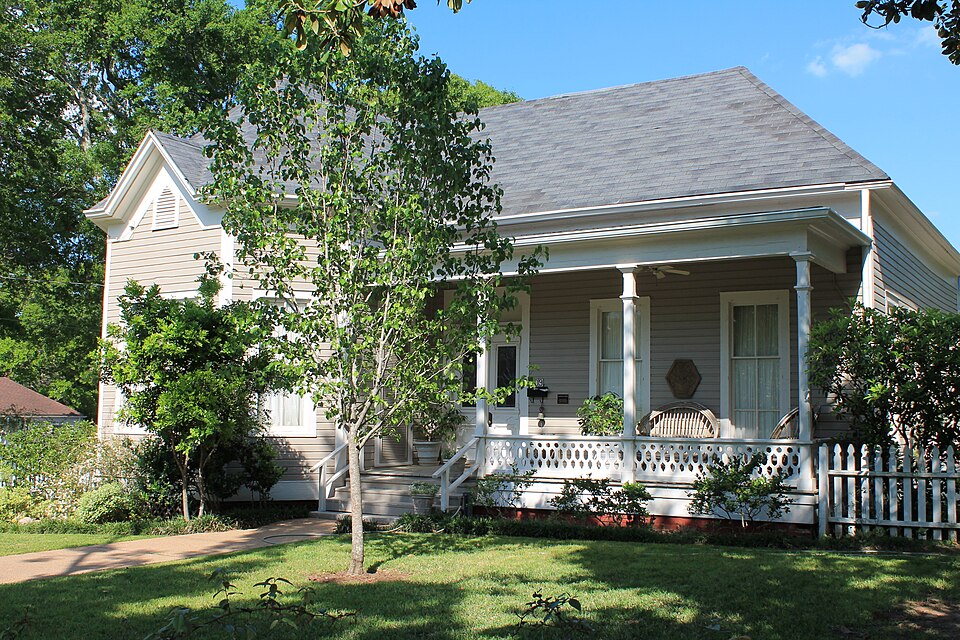 Photograph of Reichardt-Low House