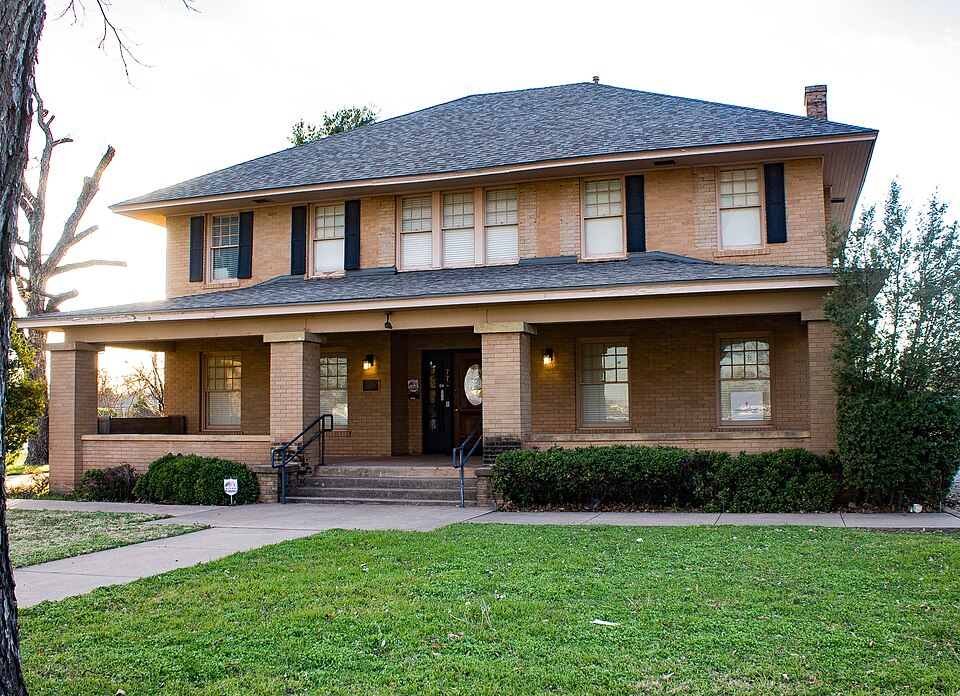 Photograph of Lavina and George W. McDaniel House