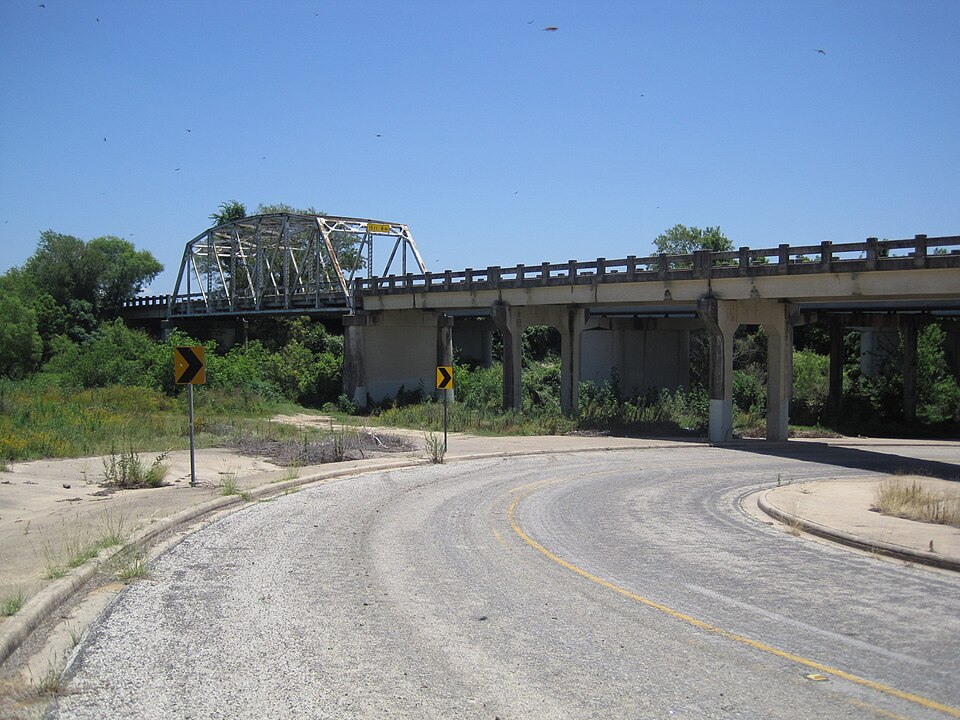 Photograph of State Highway 3-A Bridge at Cibolo Creek
