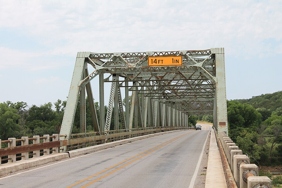 Photograph of US 281 Bridge at the Brazos River