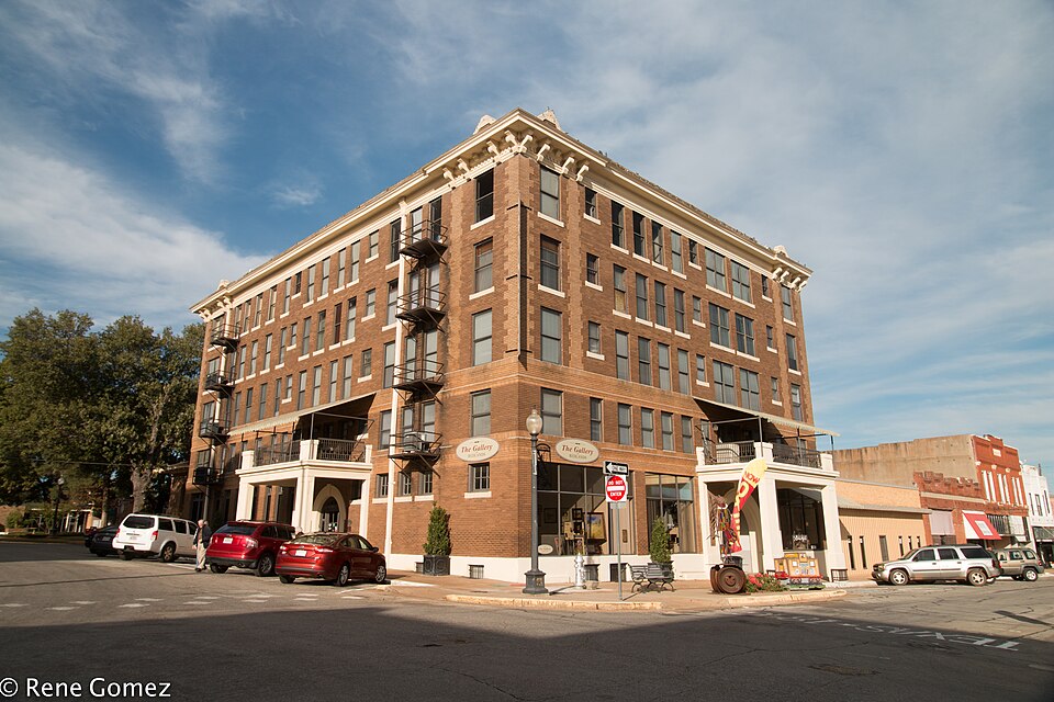 Photograph of Redlands Hotel