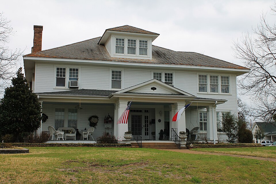 Photograph of Howard L. and Vivian W. Lott House