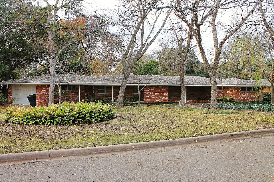 Photograph of Wilson, Ralph, Sr, and Sunny, House