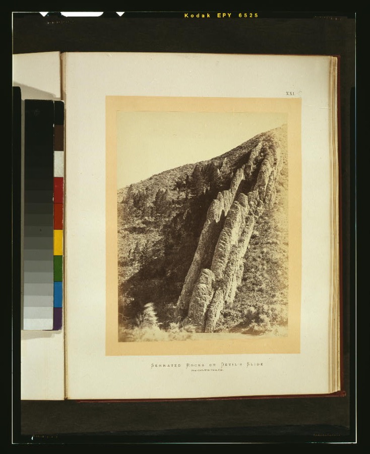 Serrated rocks or Devil's Slide (near view) - Weber Cañon, Utah