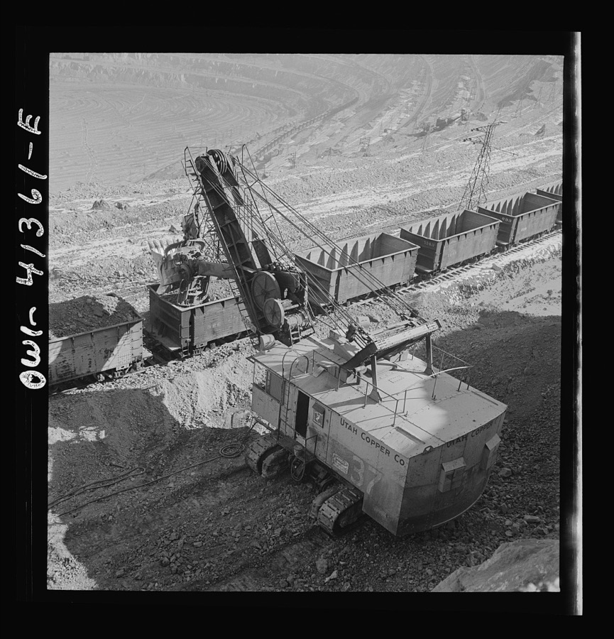 Bingham Canyon, Utah. Loading ore into car with a power shovel at an open-pit mine of the Utah Copper Company