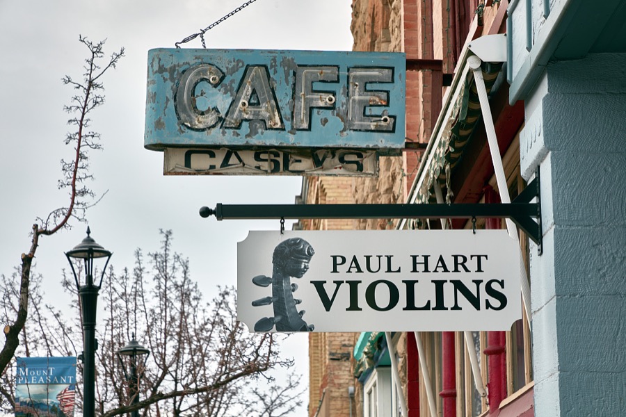 One can, if one chooses, buy a violin and get a bite to eat in side-by-side establishments in the small central-Utah city (population c. 3,500) of Mt. Pleasant