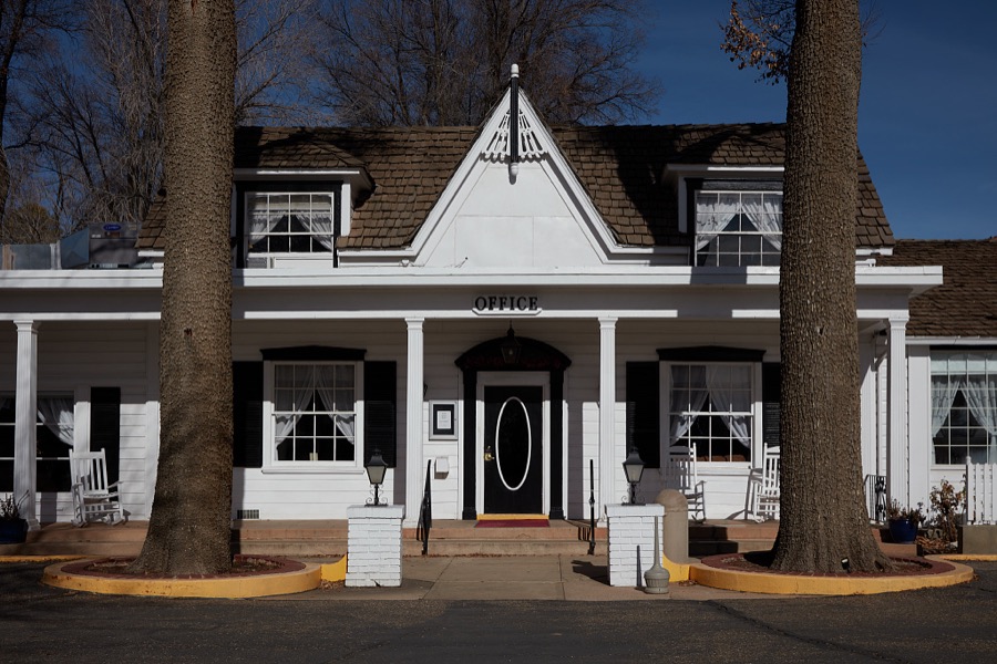 The handsome office building of the Parry Lodge in the Utah city of Kanab, on the Arizona border