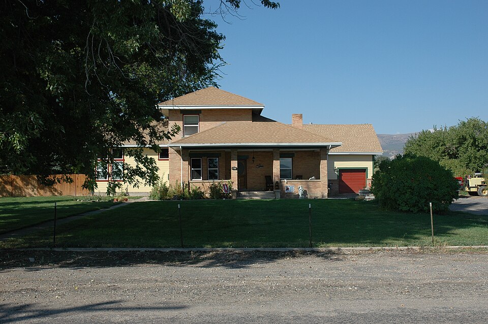 Photograph of Francis 'Frank' and Eunice Smith House