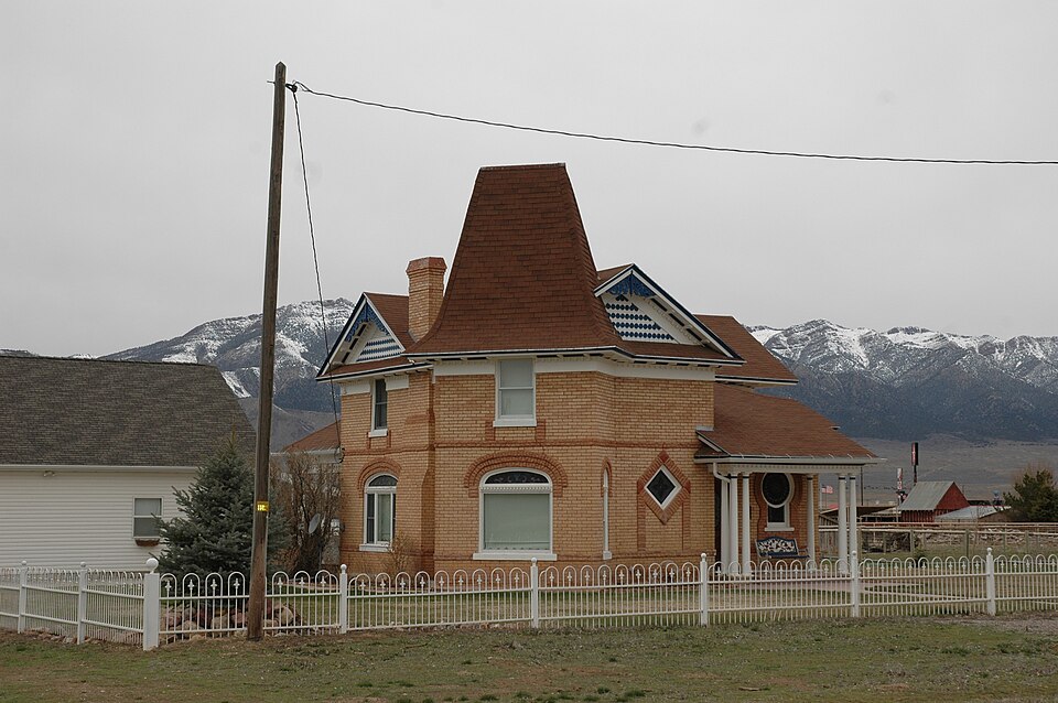 Photograph of Merien and Rosabelle Robins House
