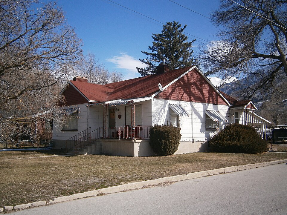 Photograph of Glen M. and Roxie Walbeck House