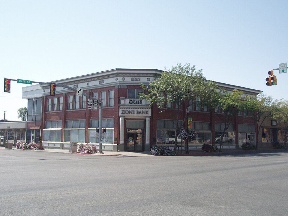 Photograph of Bank of Vernal
