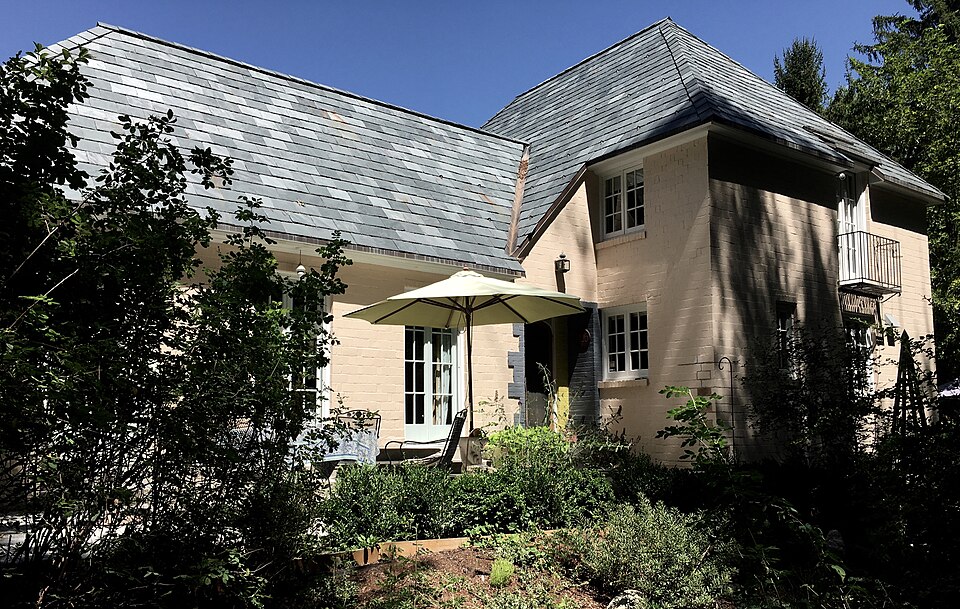 Photograph of Harold W. and Evelyn Burton House