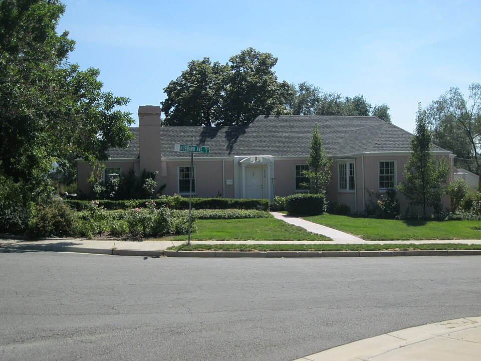 Photograph of Howard and Marian Bennion House