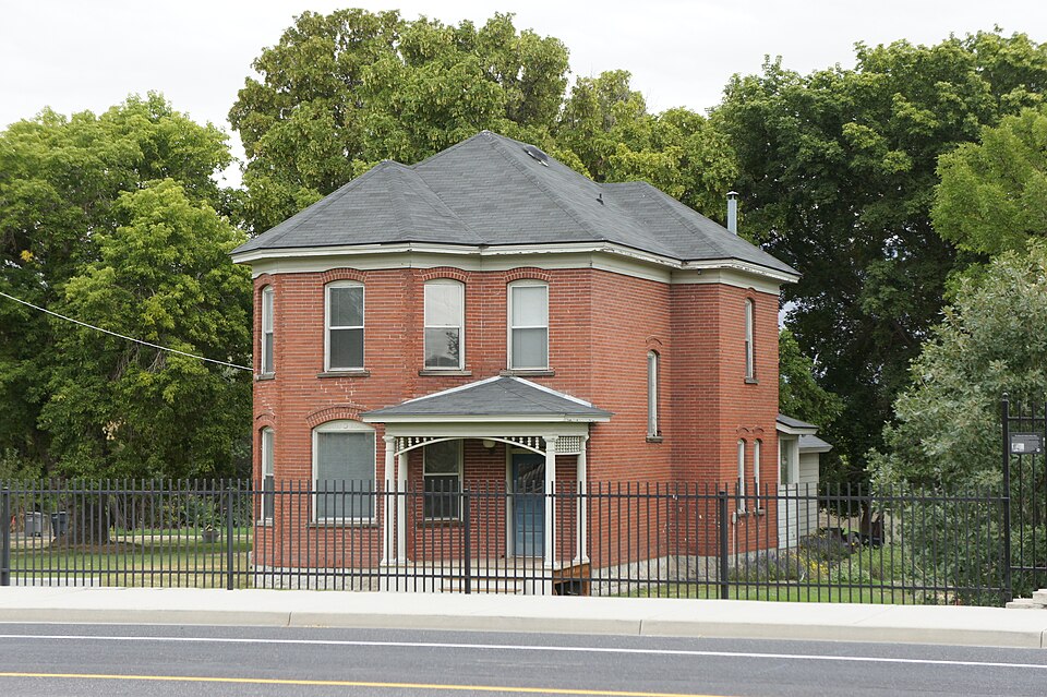 Photograph of Albert and Celestine Mabey House
