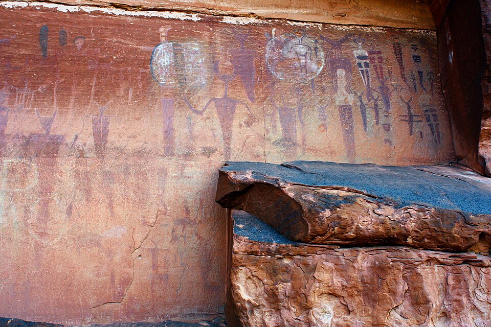 Photograph of Courthouse Wash Pictographs