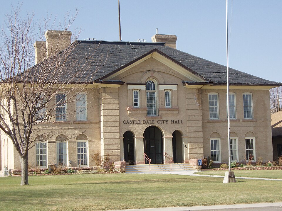Photograph of Castle Dale School