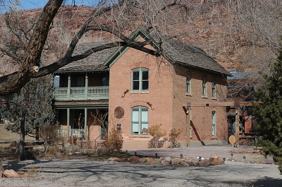 Photograph of Arthur Taylor House