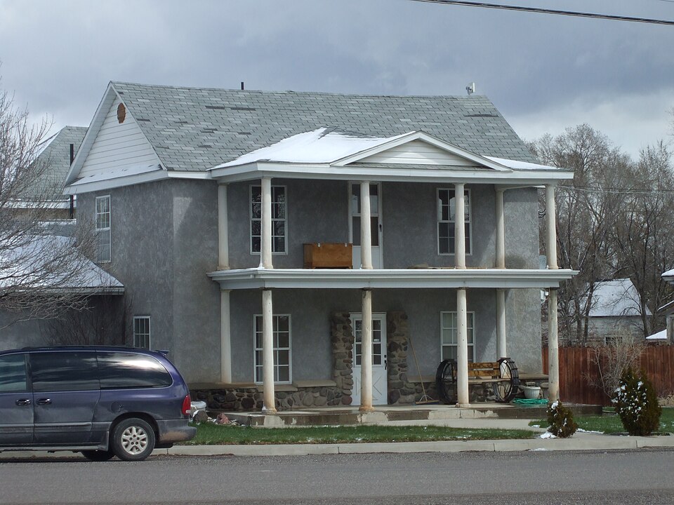 Photograph of Redmond Hotel