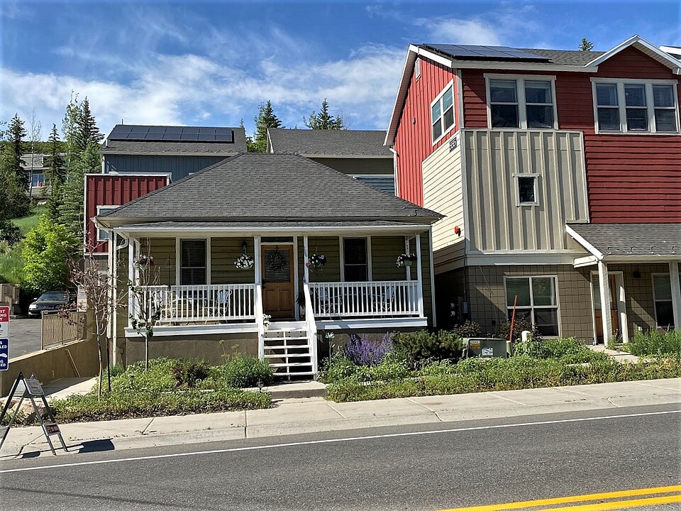 Photograph of House at 555 Deer Valley Road
