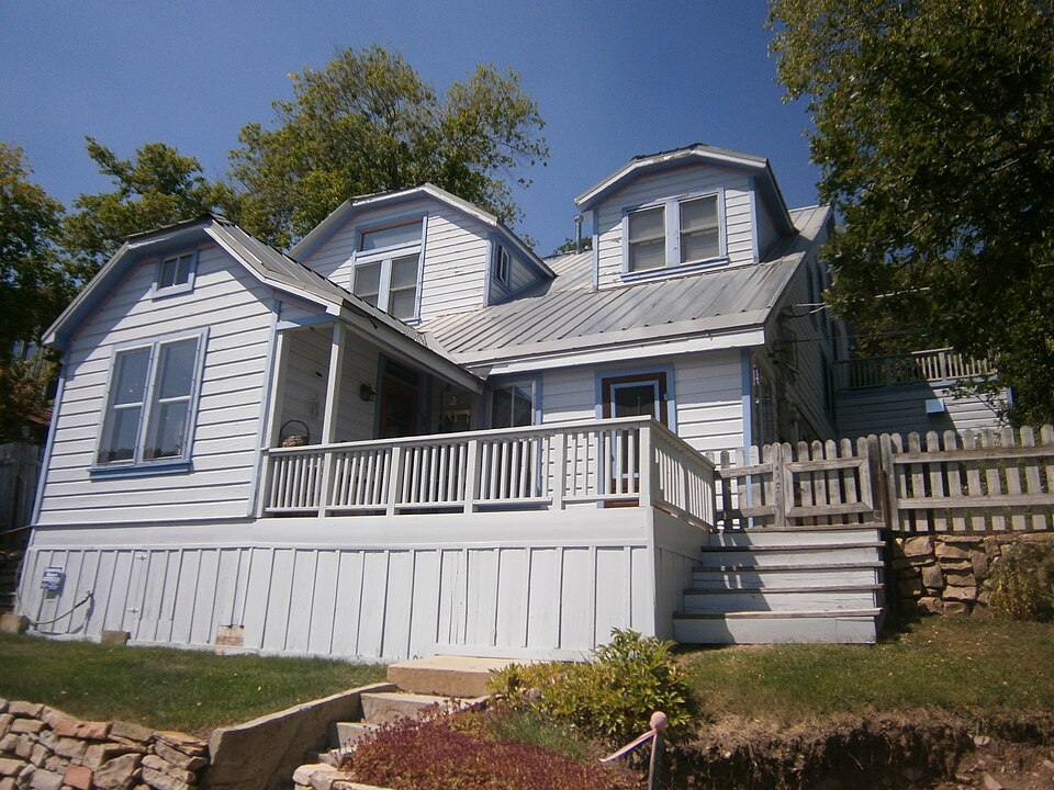 Photograph of Alfred Lindorff House