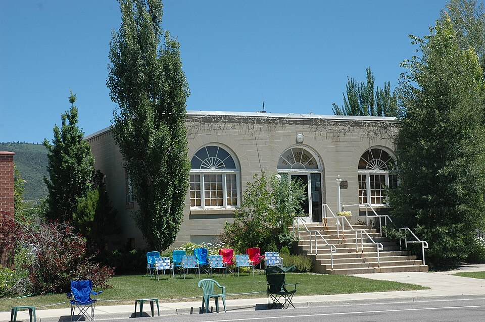 Photograph of Fairview City Hall