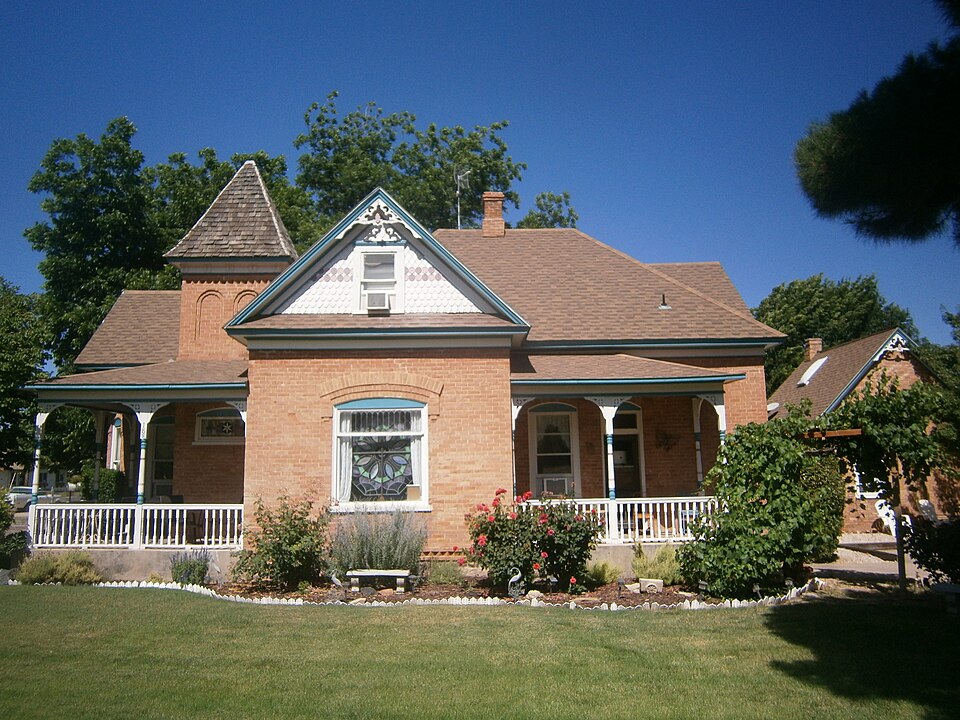 Photograph of Samuel and Elizabeth Isom House