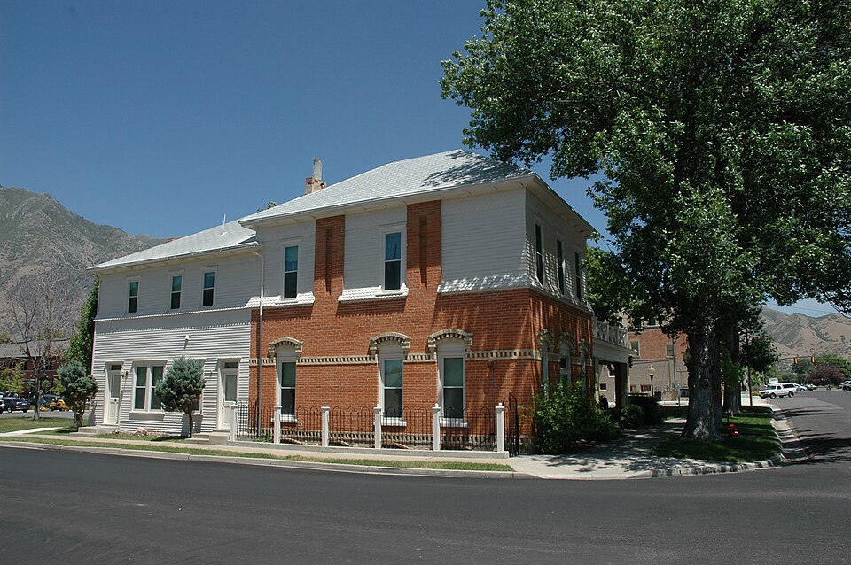 Photograph of Johnson-Kearns Hotel