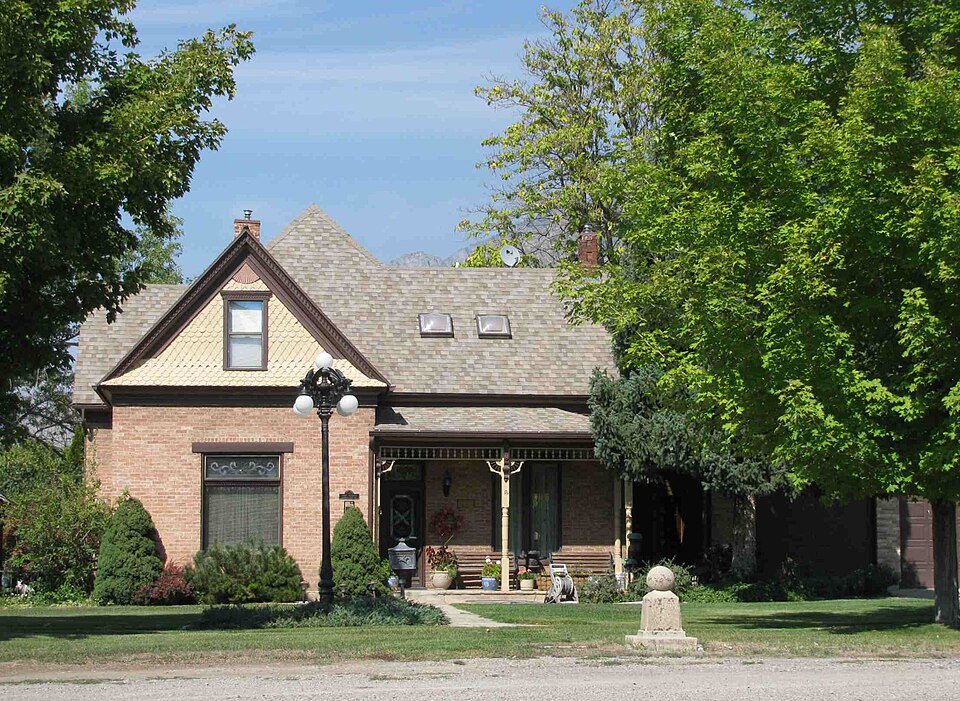 Photograph of Nephi and Annie Kindred House