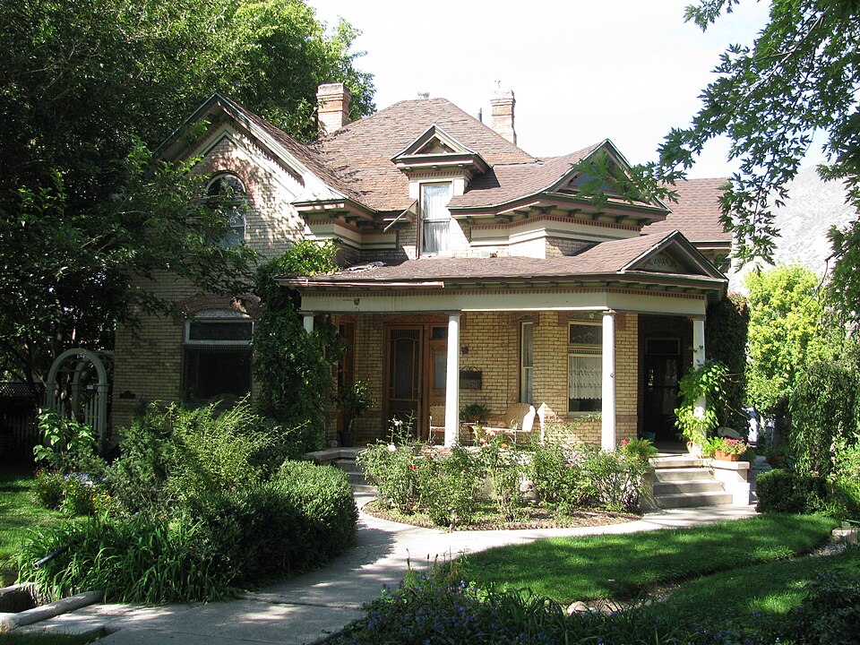 Photograph of Ami and Amanda Oakley House