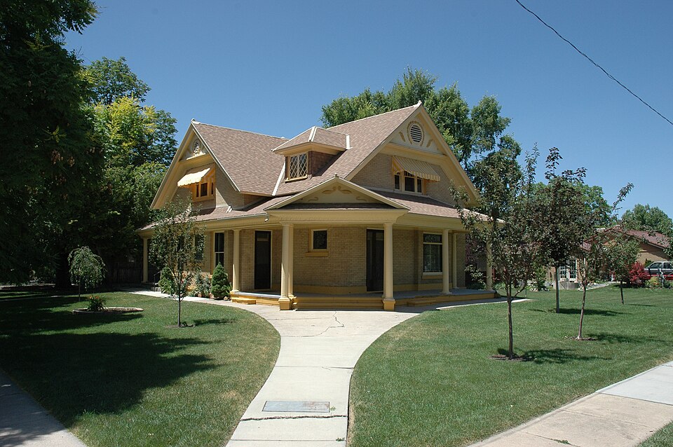 Photograph of Milan and Margaret Packard House