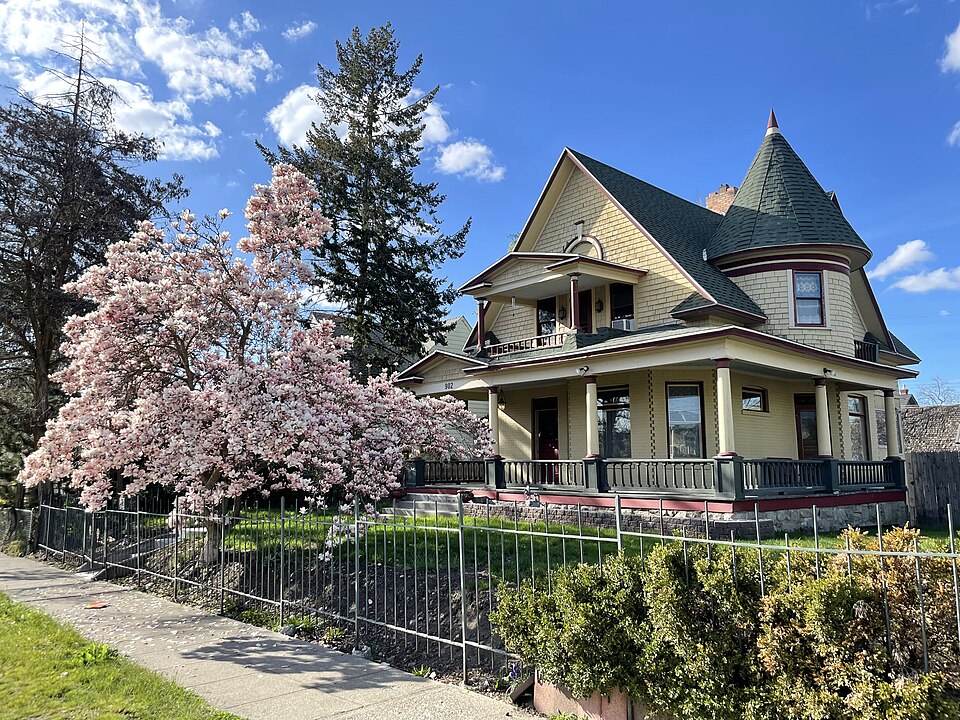 Photograph of Alonzo and Louise Barnett House