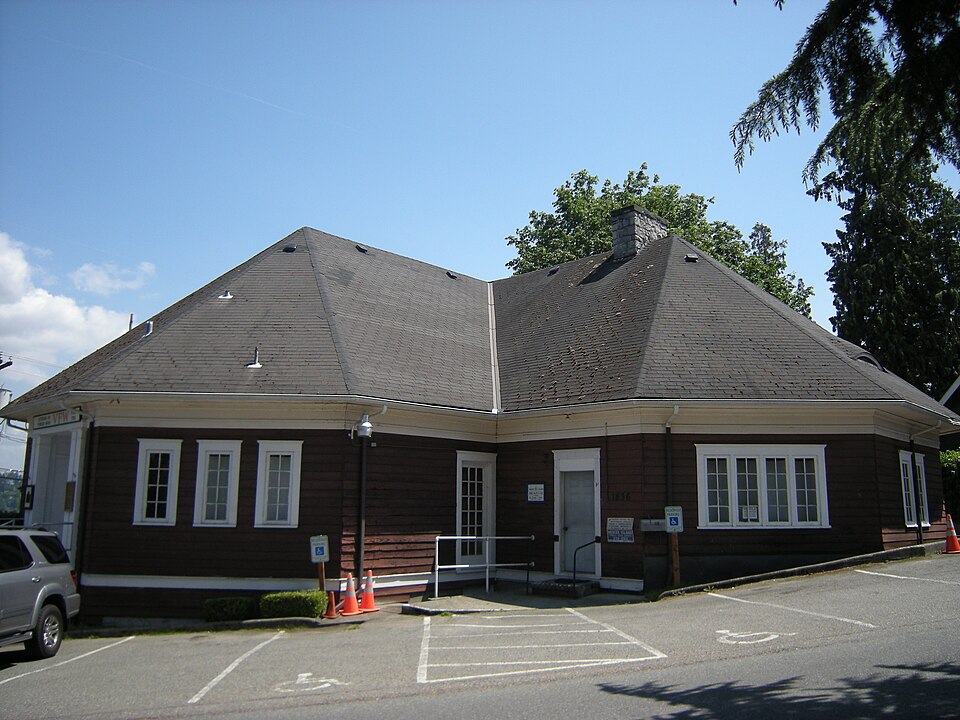 Photograph of Keewaydin Clubhouse