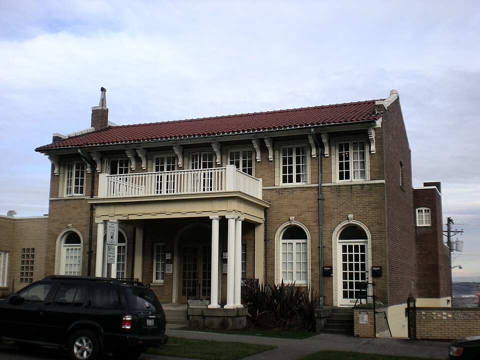 Photograph of C. O. Lynn, Co. Funeral Home