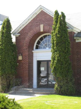 Photograph of Thorp Grade School