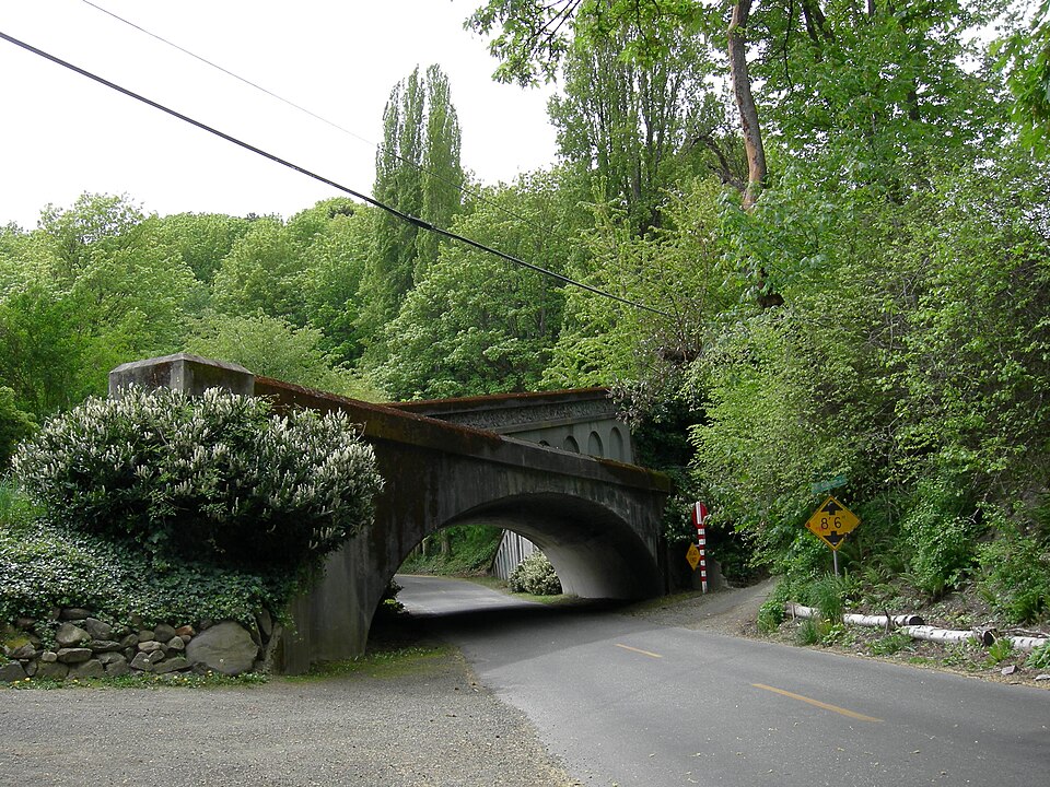 Photograph of Lake Washington Boulevard