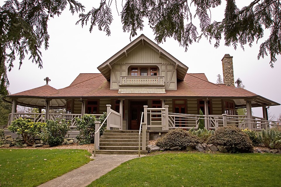 Photograph of Point Defiance Lodge