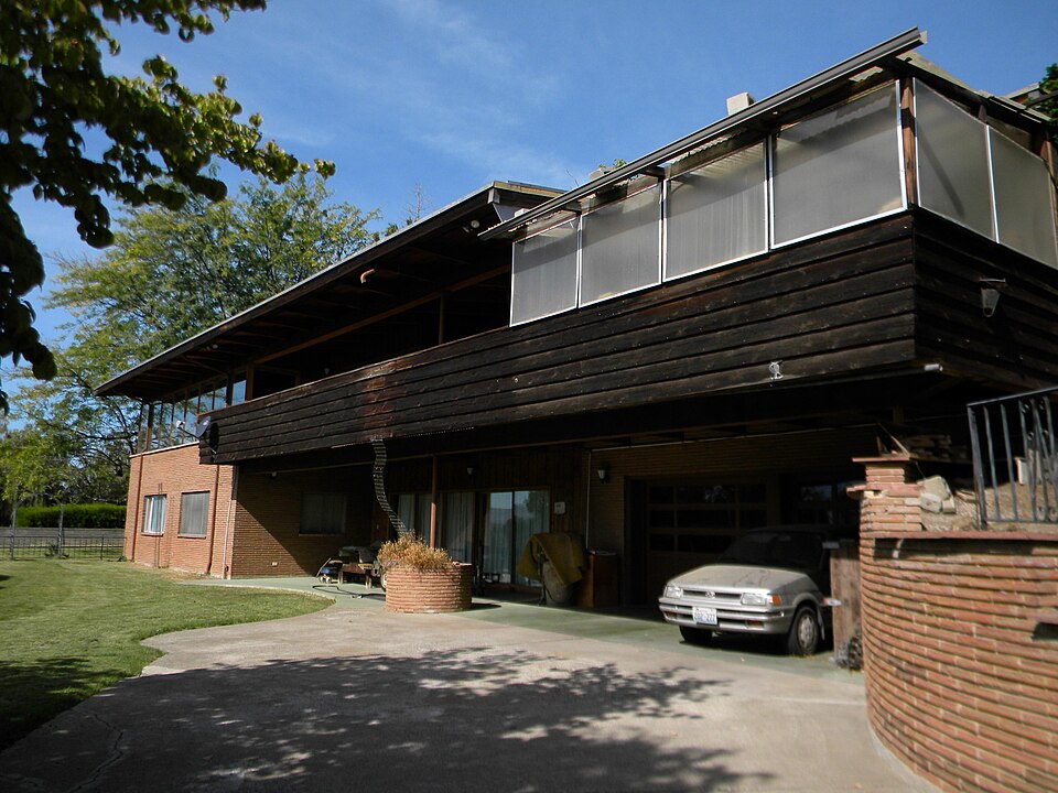 Photograph of Fred and Elizabeth Young House