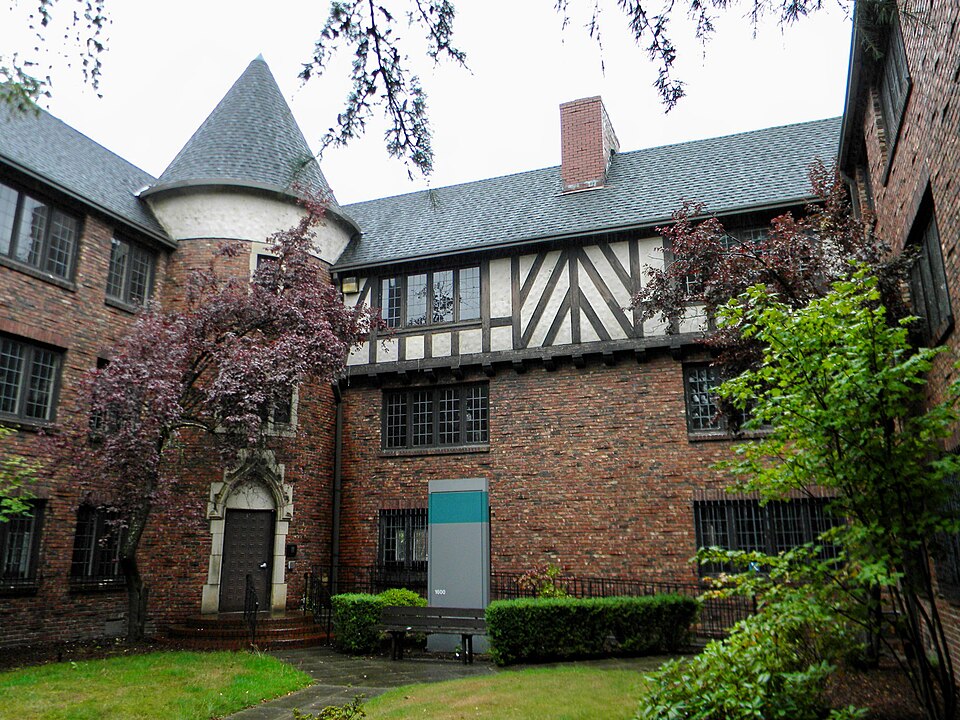 Photograph of 1600 East John Street Apartments