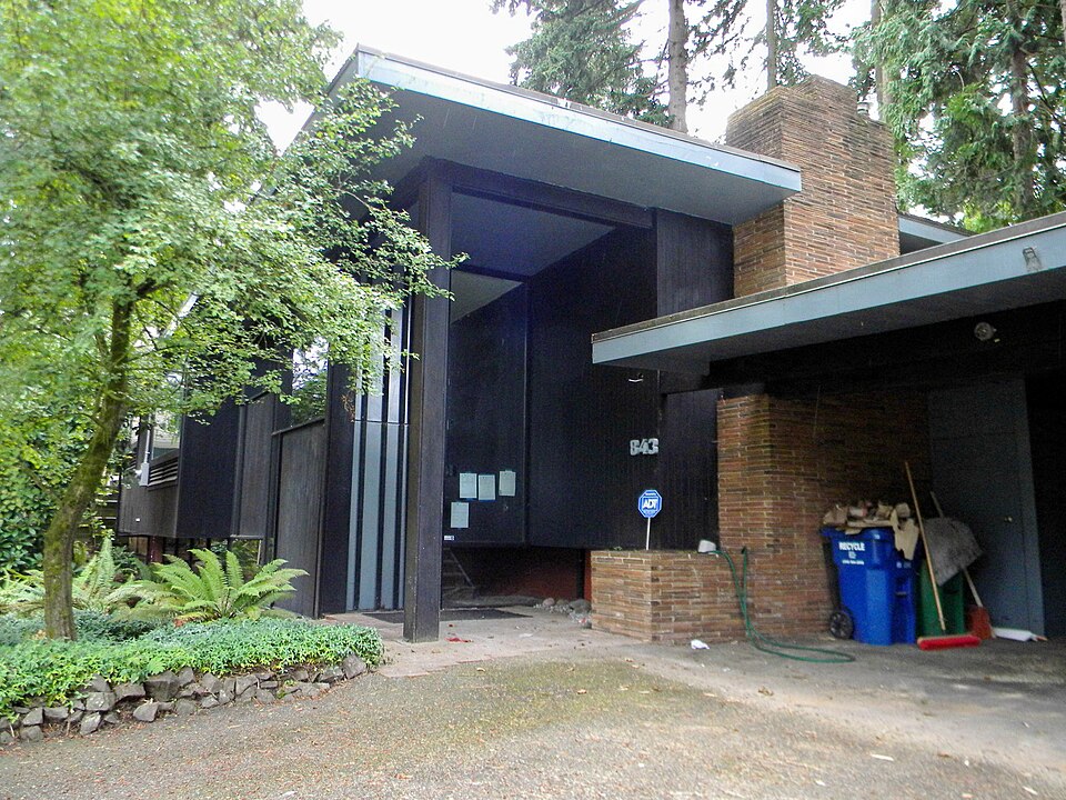 Photograph of James and Pat Chiarelli House