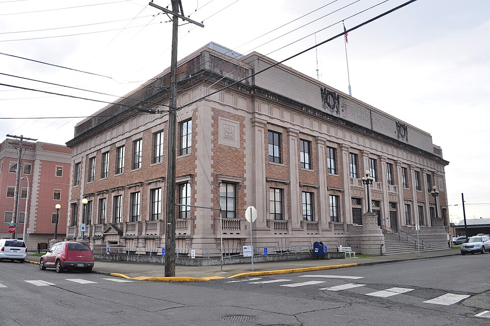 Photograph of Lewis County Courthouse