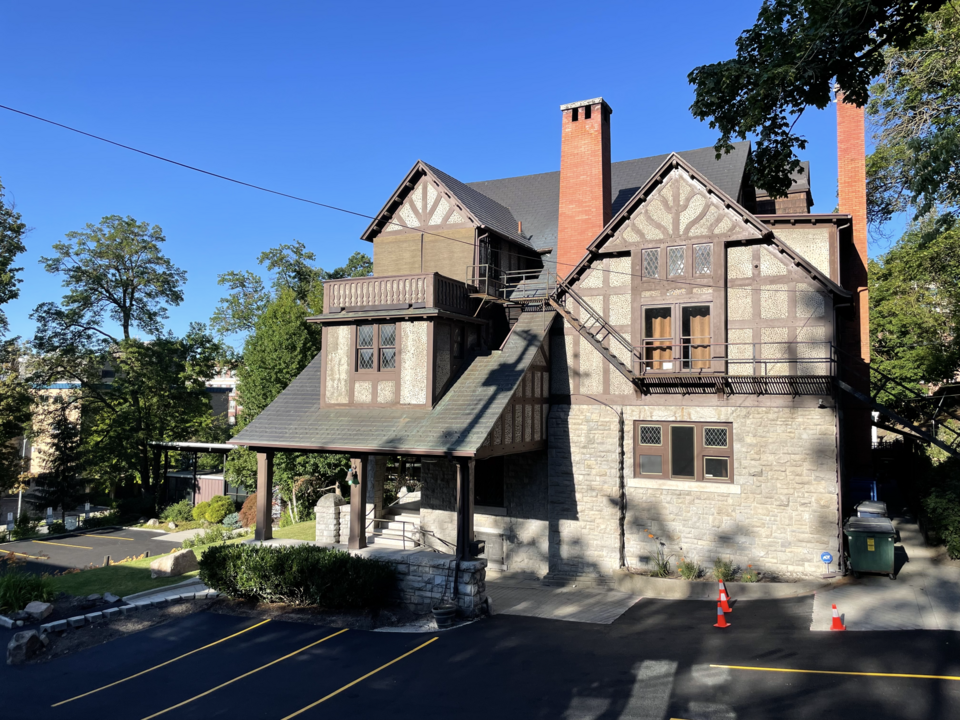 Photograph of Glover Mansion